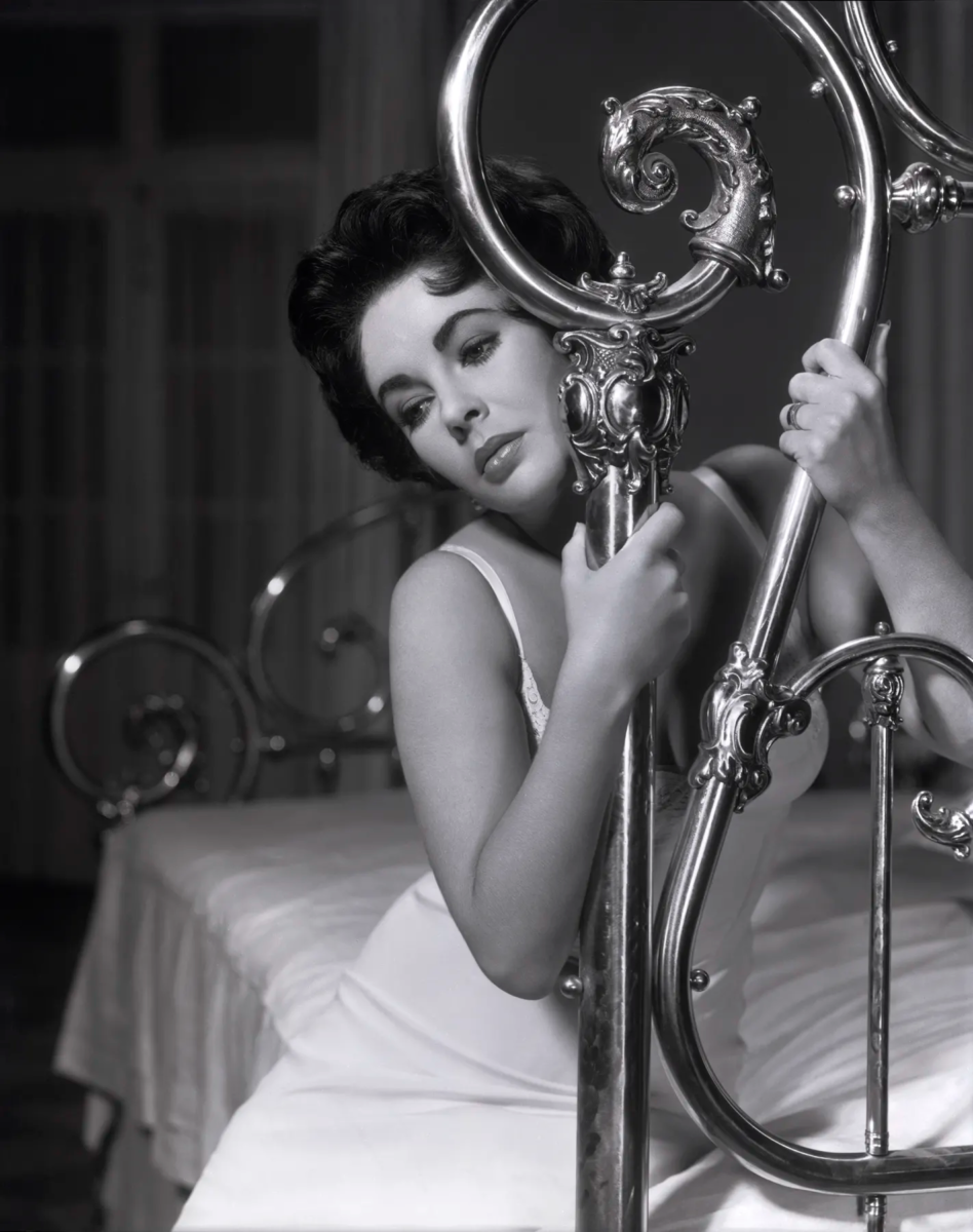Elisabeth Taylor as Maggie Pollitt in the movie Cat on Hot Tin Roof directed by Richard Brooks